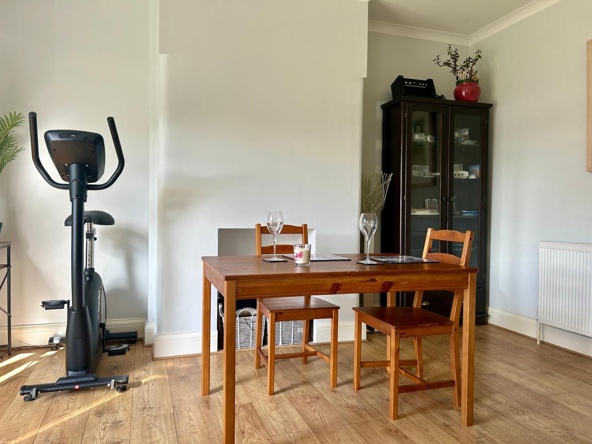Quiet Double Bedroom With Garden View, Breakfast Hazel Grove ภายนอก รูปภาพ